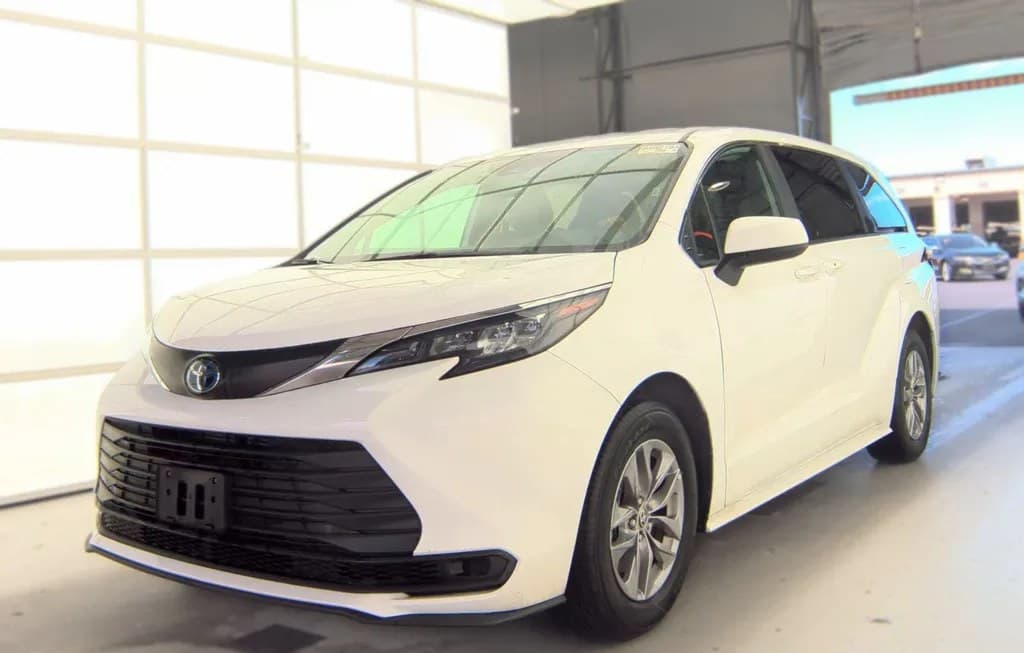 2025 TOYOTA SIENNA LE 8-PASSENGER 120.5" WB