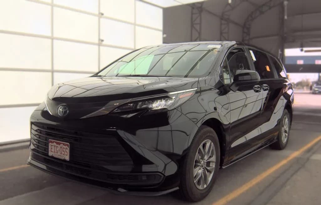 2025 TOYOTA SIENNA LE 8-PASSENGER 120.5" WB