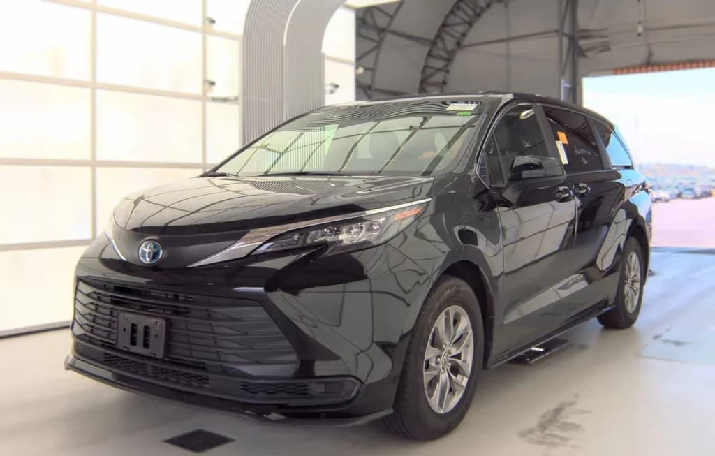 2025 TOYOTA SIENNA LE 8-PASSENGER 120.5" WB