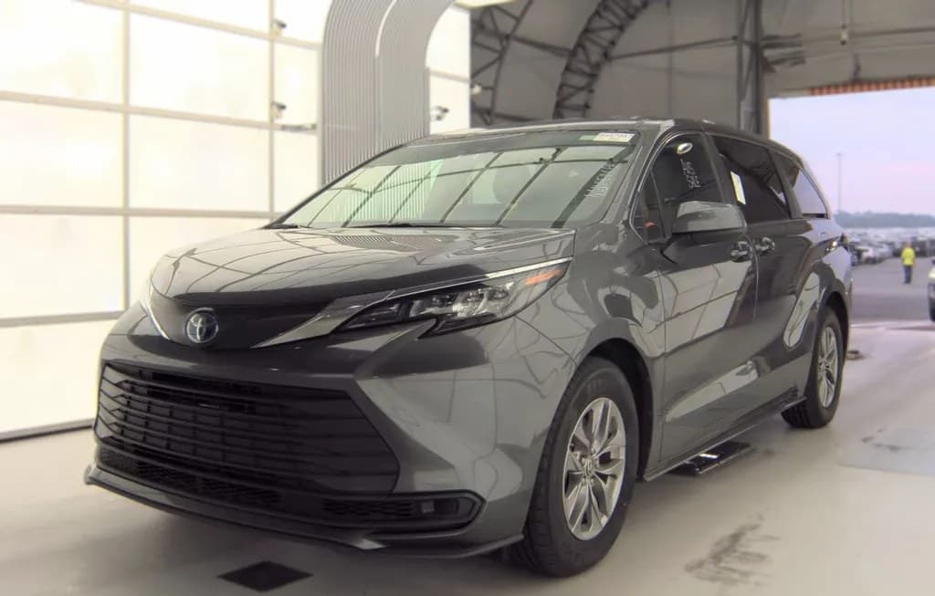 2025 TOYOTA SIENNA LE 8-PASSENGER 120.5" WB
