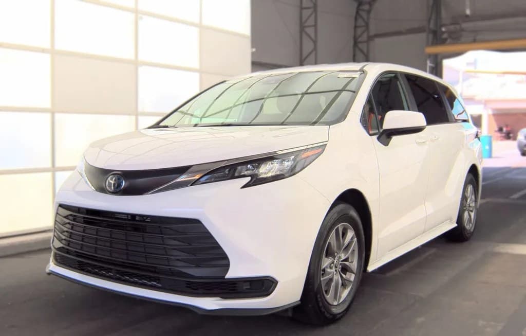 2025 TOYOTA SIENNA LE 8-PASSENGER 120.5" WB