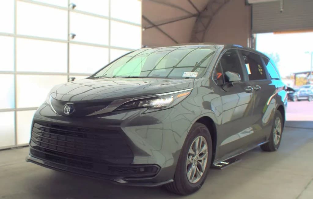 2025 TOYOTA SIENNA LE 8-PASSENGER 120.5" WB