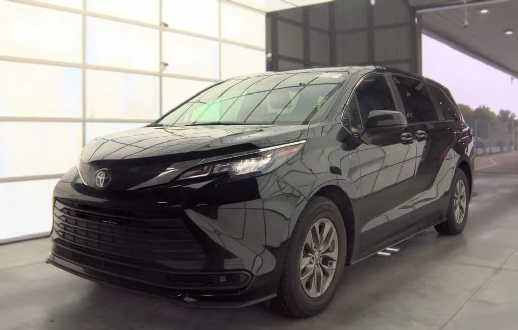 2025 TOYOTA SIENNA LE 8-PASSENGER 120.5" WB