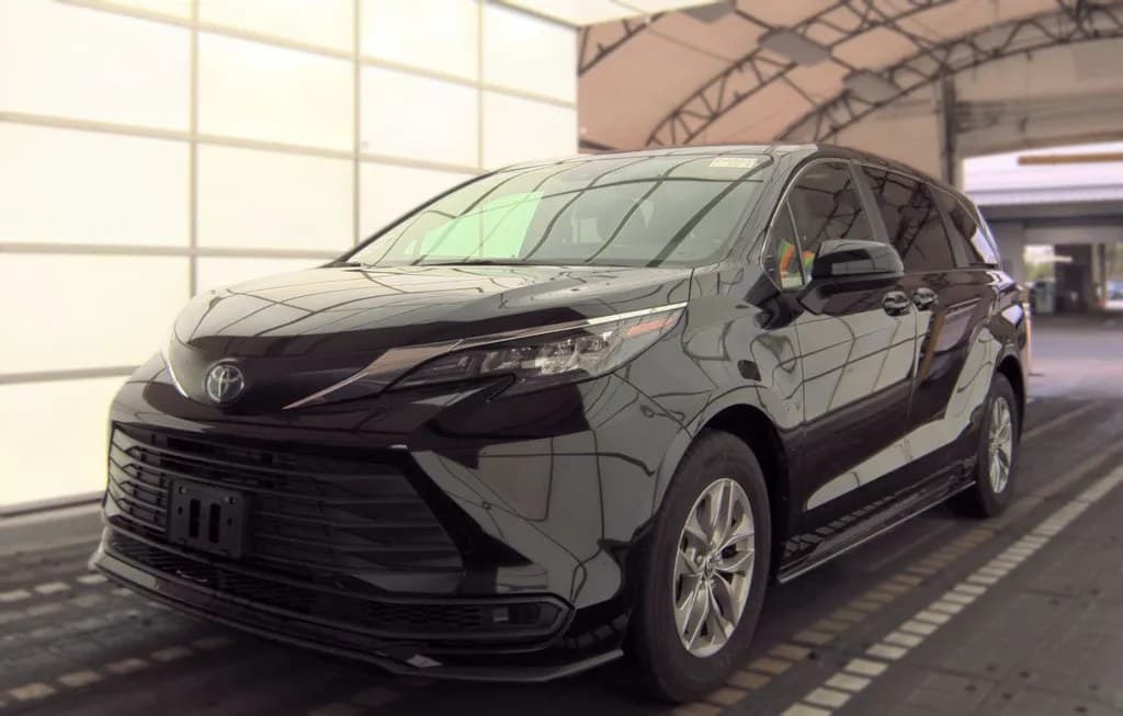 2025 TOYOTA SIENNA LE 8-PASSENGER 120.5" WB