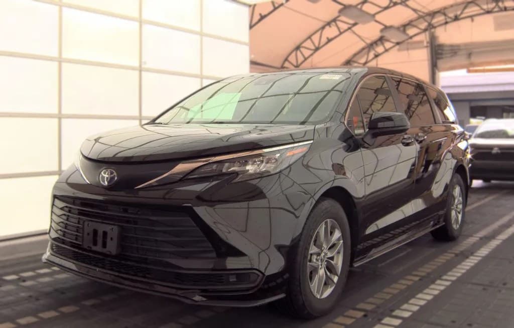 2025 TOYOTA SIENNA LE 8-PASSENGER 120.5" WB