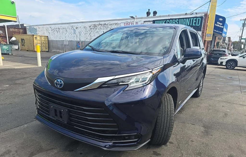 2021 TOYOTA SIENNA LE 8-PASSENGER 120.5" WB