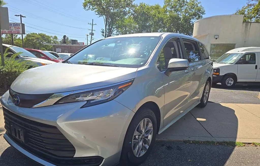 2022 TOYOTA SIENNA LE 8-PASSENGER 120.5" WB