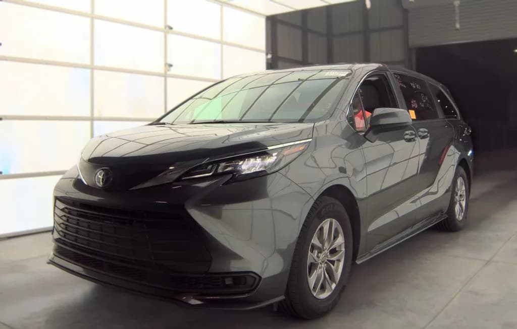 2025 TOYOTA SIENNA LE 8-PASSENGER 120.5" WB