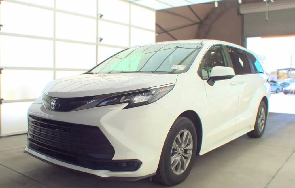 2025 TOYOTA SIENNA LE 8-PASSENGER 120.5" WB