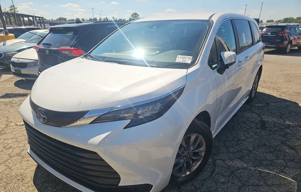 2025 TOYOTA SIENNA LE 8-PASSENGER 120.5" WB
