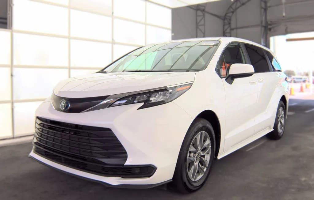 2025 TOYOTA SIENNA LE 8-PASSENGER 120.5" WB