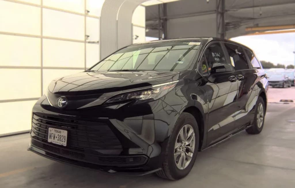 2025 TOYOTA SIENNA LE 8-PASSENGER 120.5" WB