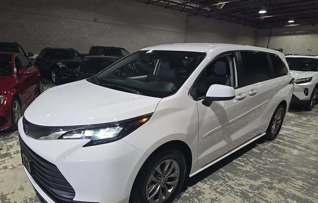 2024 TOYOTA SIENNA LE 8-PASSENGER 120.5" WB