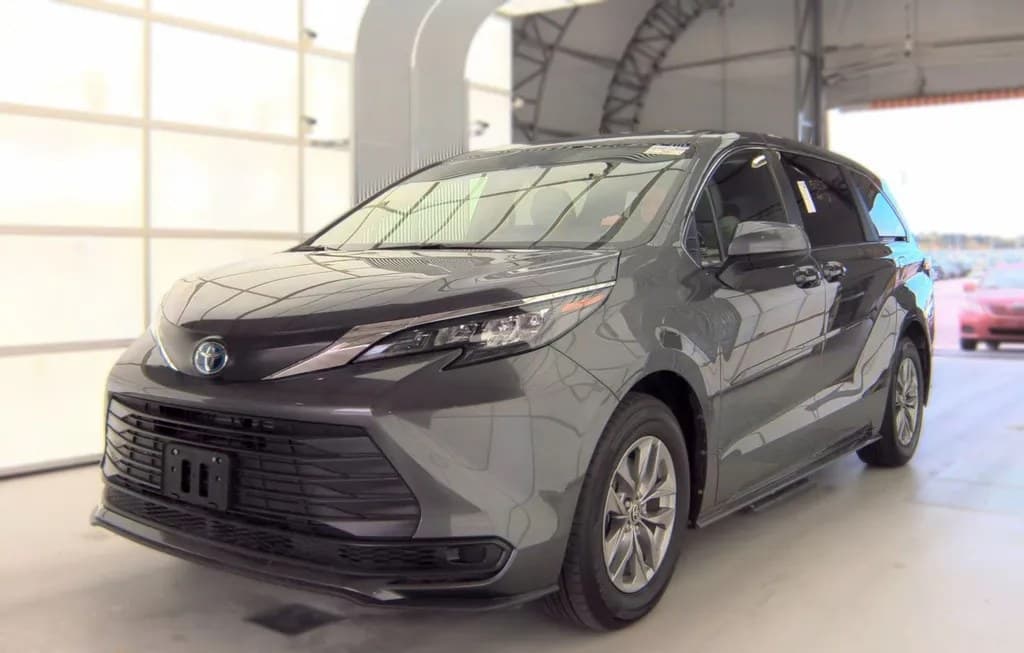 2025 TOYOTA SIENNA LE 8-PASSENGER 120.5" WB