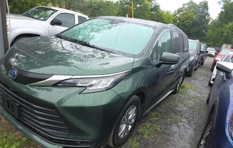2022 TOYOTA SIENNA LE 8-PASSENGER 120.5" WB