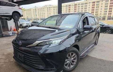 2024 TOYOTA SIENNA LE 8-PASSENGER 120.5" WB