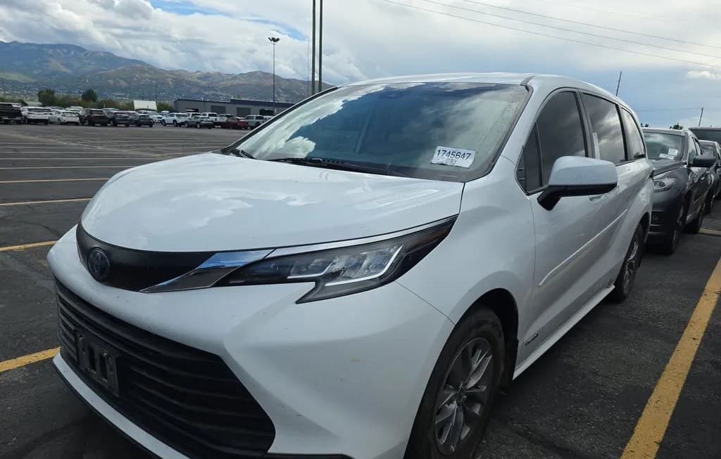 2021 TOYOTA SIENNA LE 8-PASSENGER 120.5" WB
