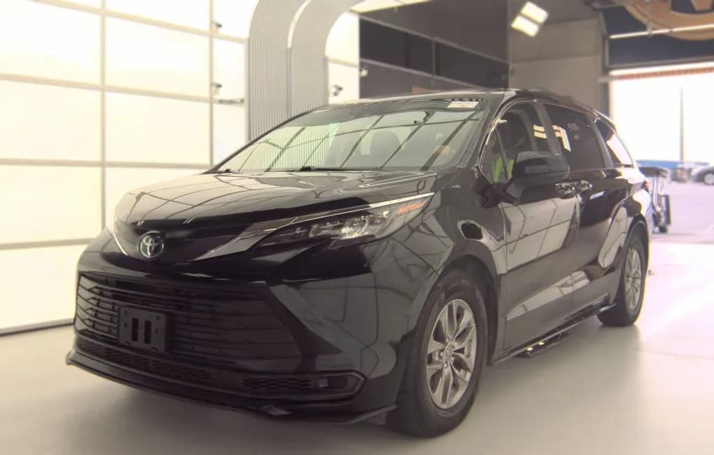 2024 TOYOTA SIENNA LE 8-PASSENGER 120.5" WB