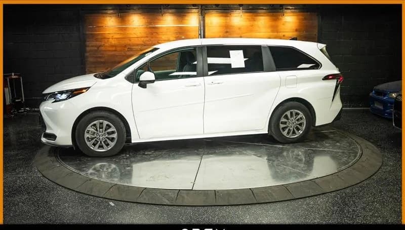 2024 TOYOTA SIENNA LE 8-PASSENGER 120.5" WB