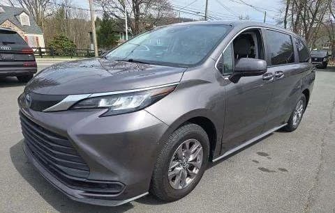 2022 TOYOTA SIENNA LE 8-PASSENGER 120.5" WB