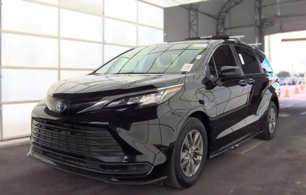 2023 TOYOTA SIENNA LE 8-PASSENGER 120.5" WB