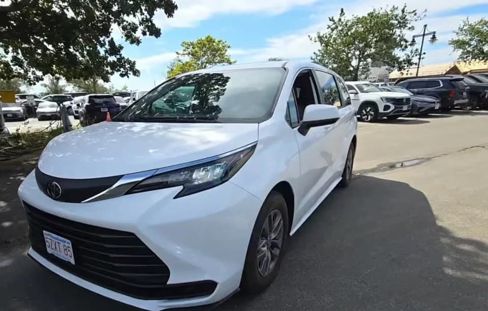 2026 TOYOTA SIENNA LE 8-PASSENGER 120.5" WB