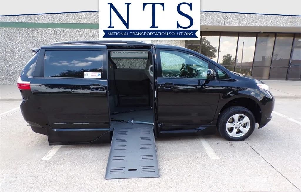 2017 TOYOTA SIENNA MOBILITY LE 7-PASSENGER 119.3" WB