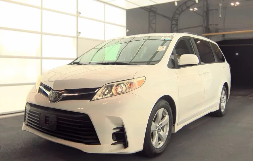 2019 TOYOTA SIENNA LE 8-PASSENGER 119.3" WB