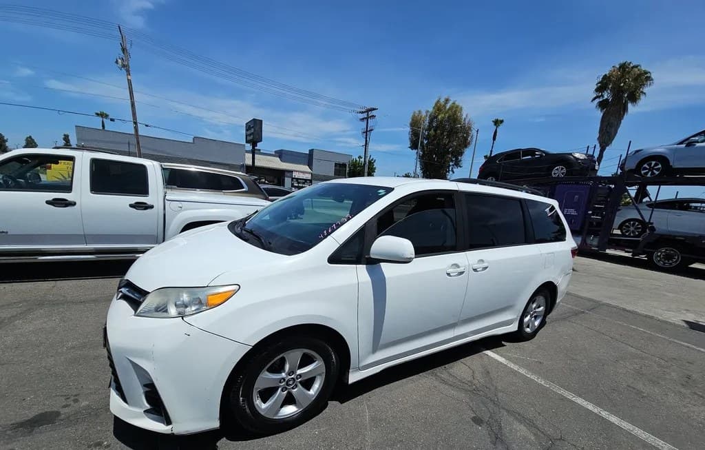 2018 TOYOTA SIENNA LE 8-PASSENGER 119.3" WB