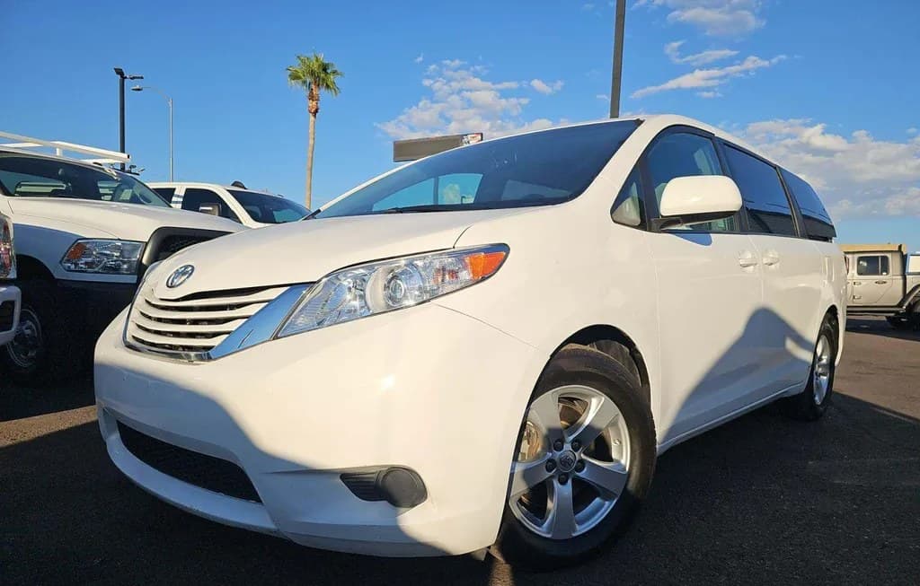 2017 TOYOTA SIENNA LE 8-PASSENGER 119.3" WB