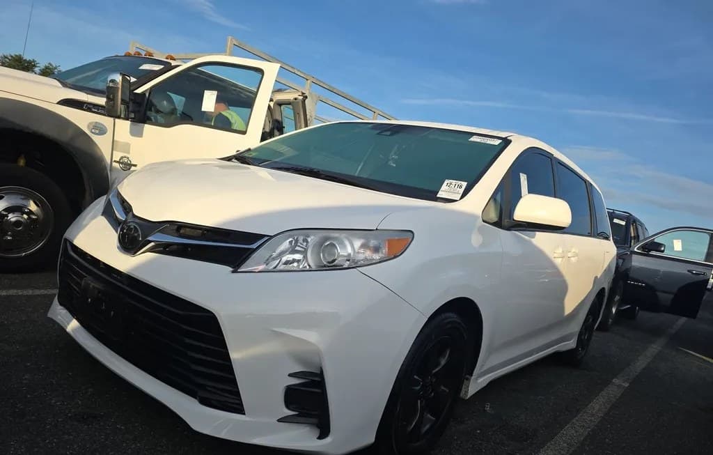 2020 TOYOTA SIENNA LE 8-PASSENGER 119.3" WB