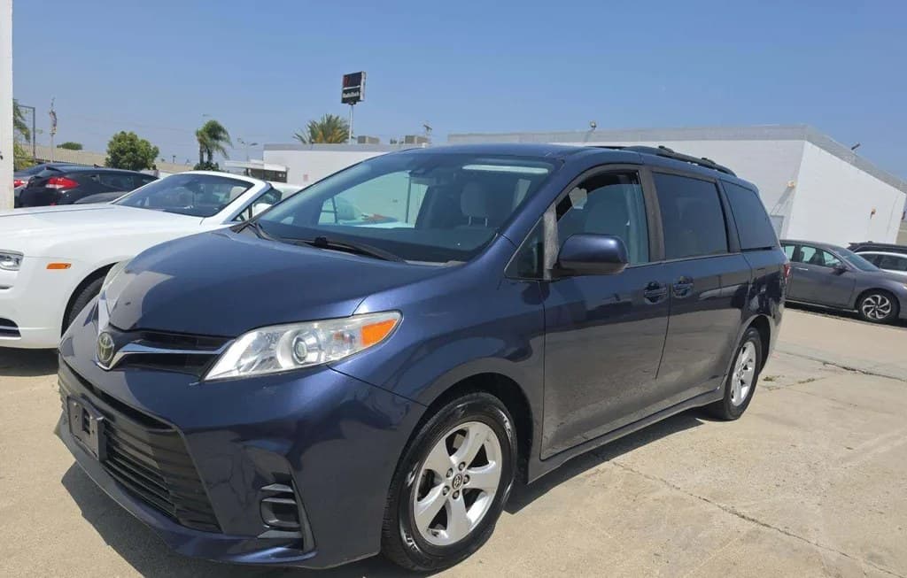 2020 TOYOTA SIENNA LE 8-PASSENGER 119.3" WB