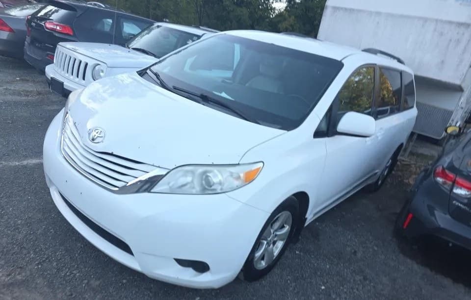 2017 TOYOTA SIENNA LE 8-PASSENGER 119.3" WB
