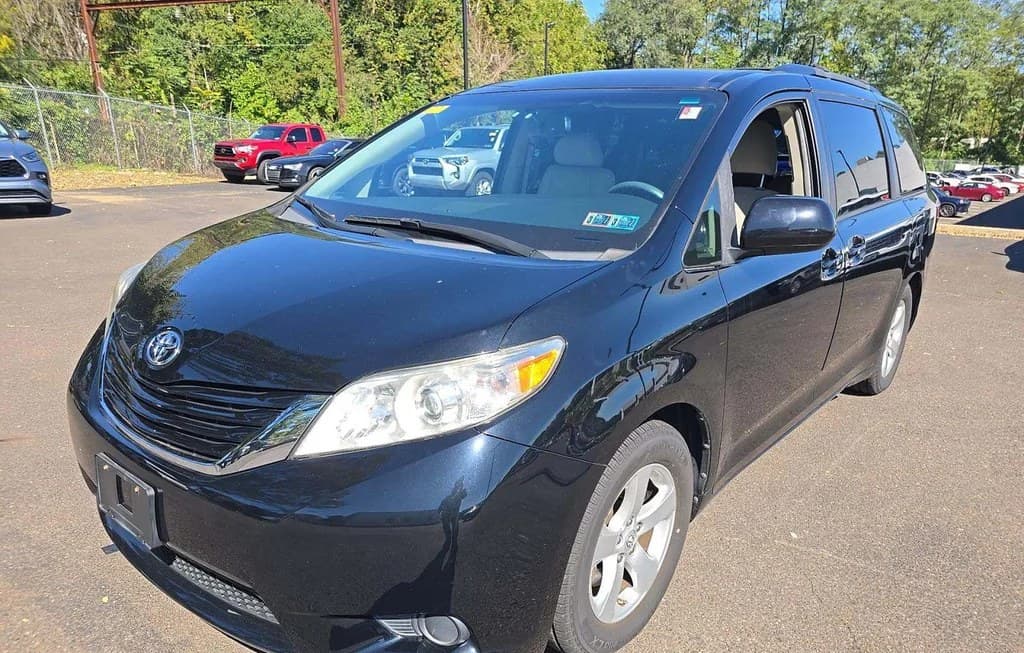 2017 TOYOTA SIENNA LE 8-PASSENGER 119.3" WB
