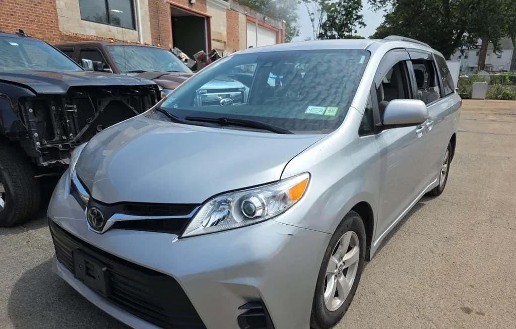 2020 TOYOTA SIENNA LE 8-PASSENGER 119.3" WB