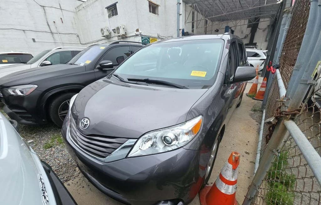 2017 TOYOTA SIENNA LE 8-PASSENGER 119.3" WB