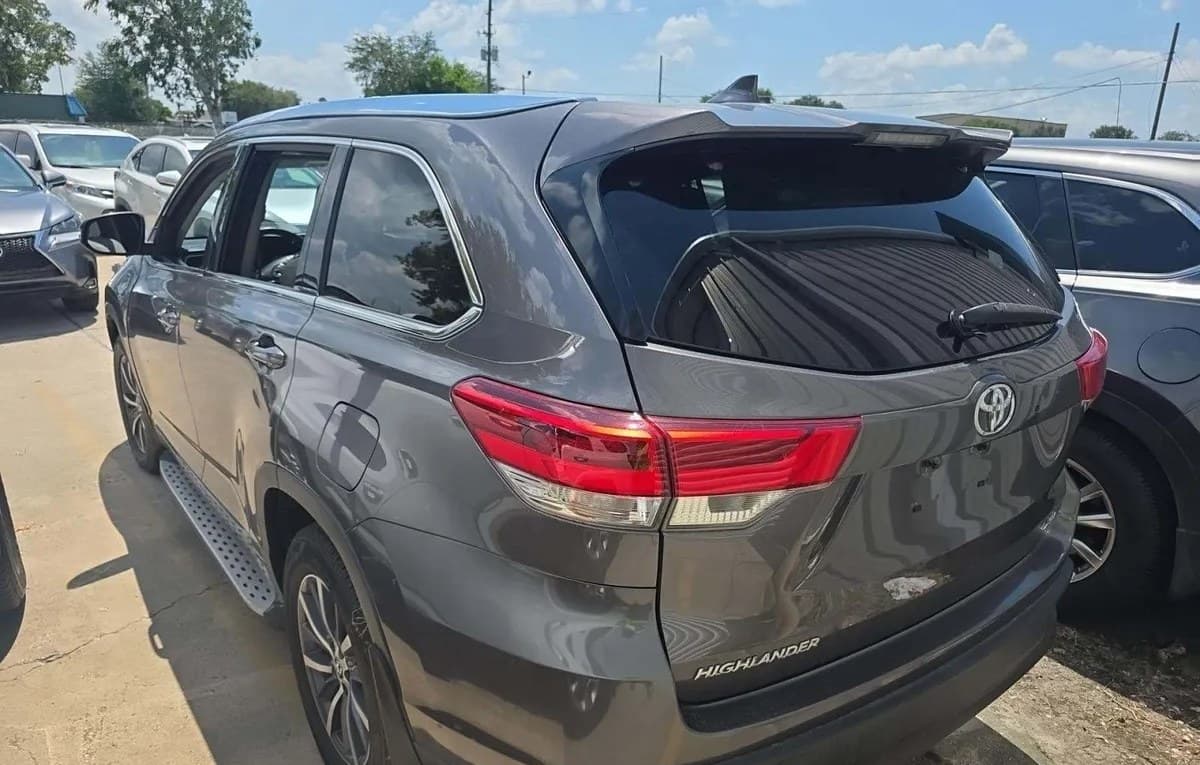 2017 TOYOTA HIGHLANDER XLE 3
