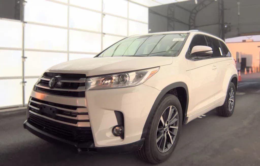 2018 TOYOTA HIGHLANDER XLE 1
