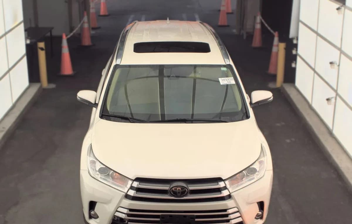 2018 TOYOTA HIGHLANDER XLE 3