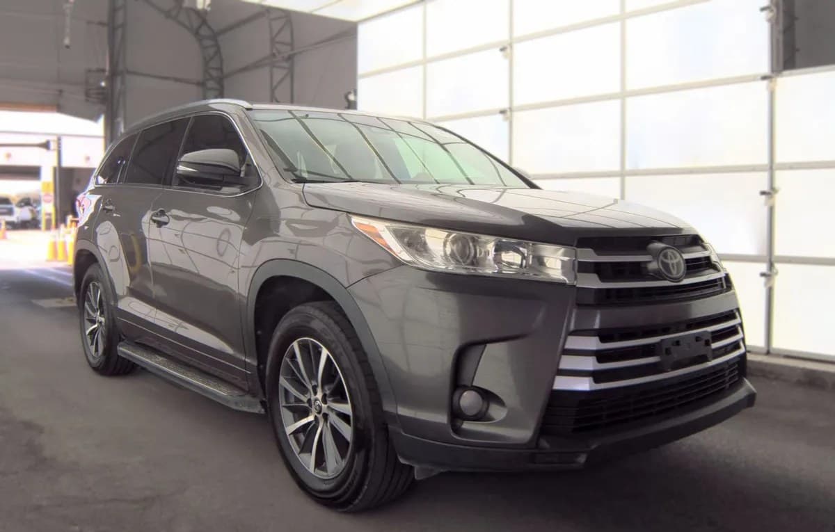 2017 TOYOTA HIGHLANDER XLE 4