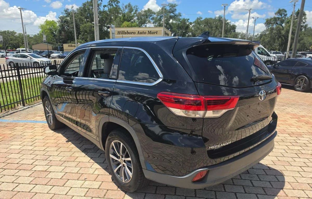 2019 TOYOTA HIGHLANDER XLE 3