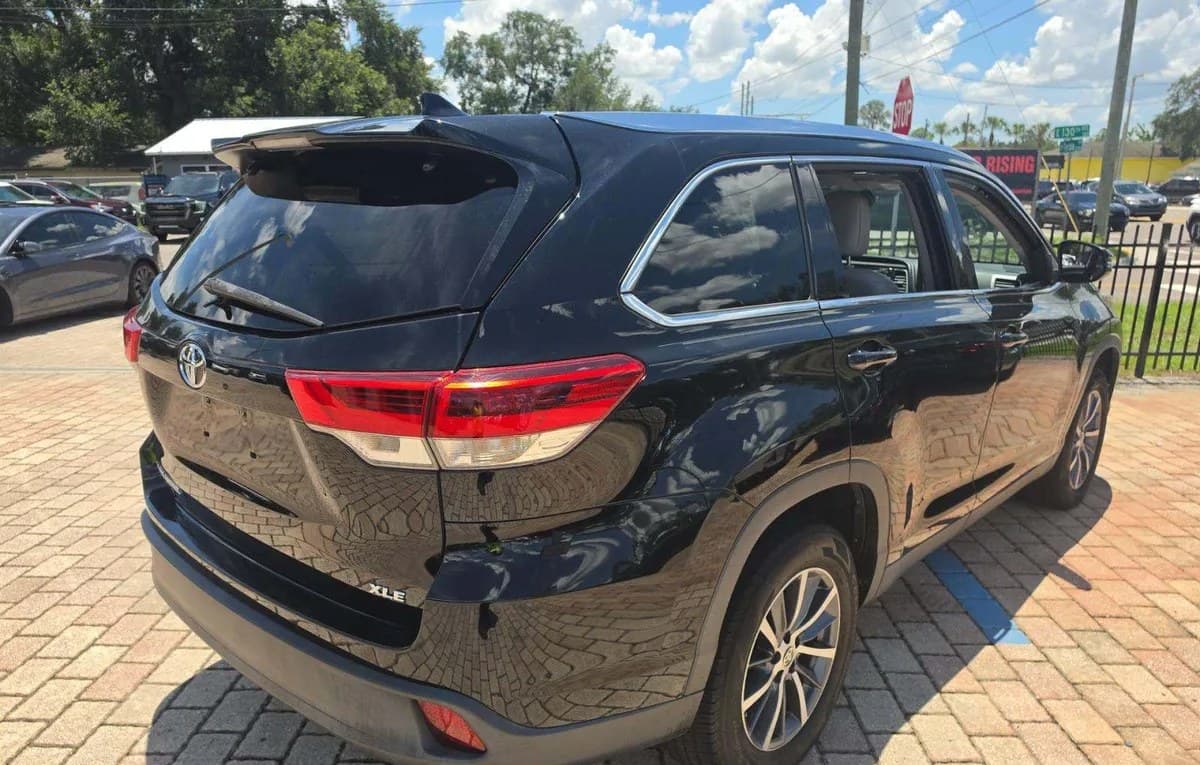 2019 TOYOTA HIGHLANDER XLE 4