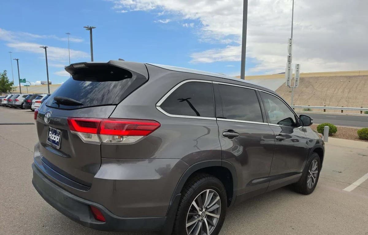 2019 TOYOTA HIGHLANDER XLE 4