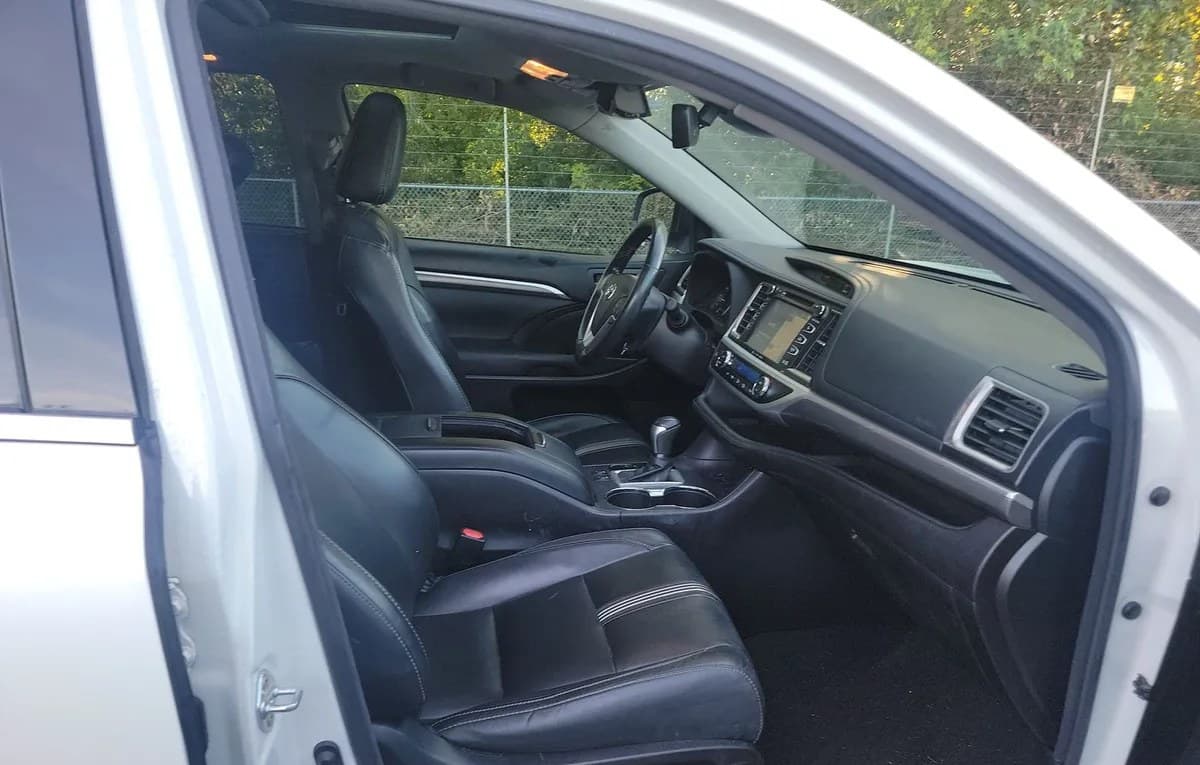 2017 TOYOTA HIGHLANDER SE 5