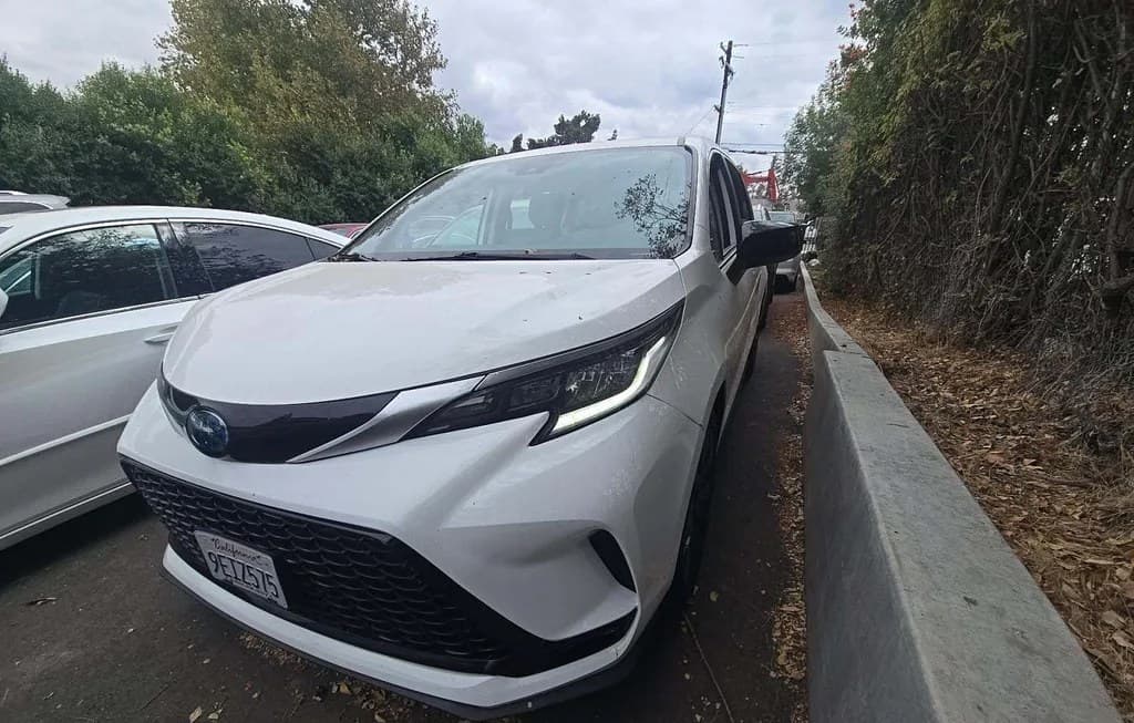 2022 TOYOTA SIENNA XSE 7-PASSENGER 120.5" WB