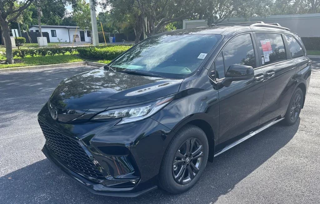 2026 TOYOTA SIENNA XSE 7-PASSENGER 120.5" WB