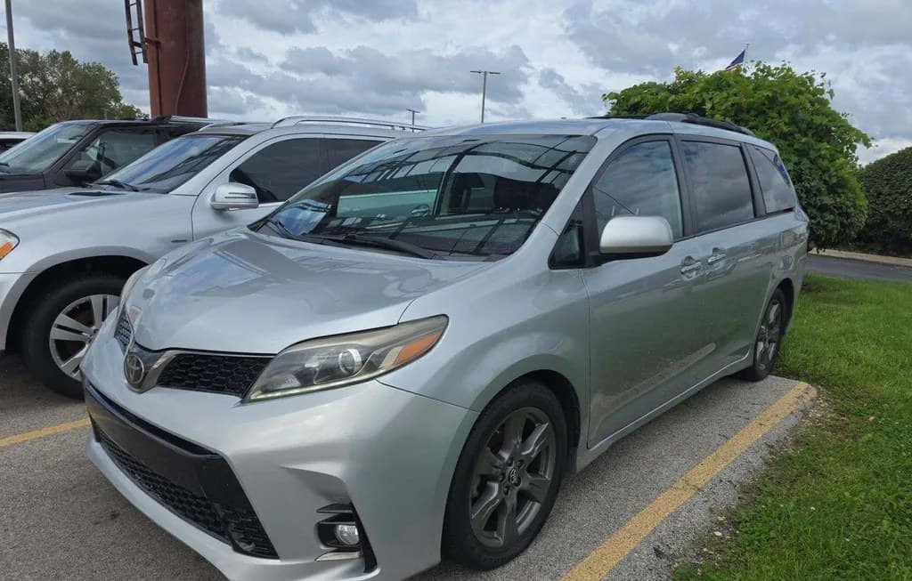 2019 TOYOTA SIENNA SE 8-PASSENGER 119.3" WB