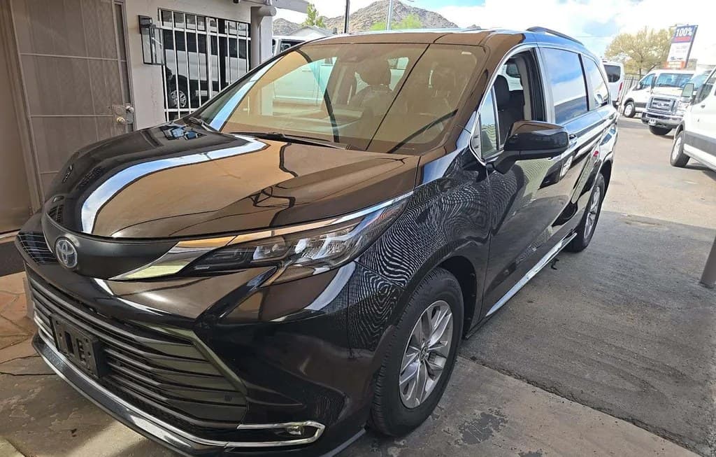 2024 TOYOTA SIENNA XLE 8-PASSENGER 120.5" WB