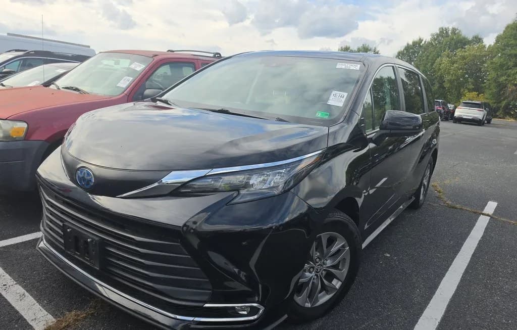 2024 TOYOTA SIENNA XLE 7-PASSENGER 120.5" WB