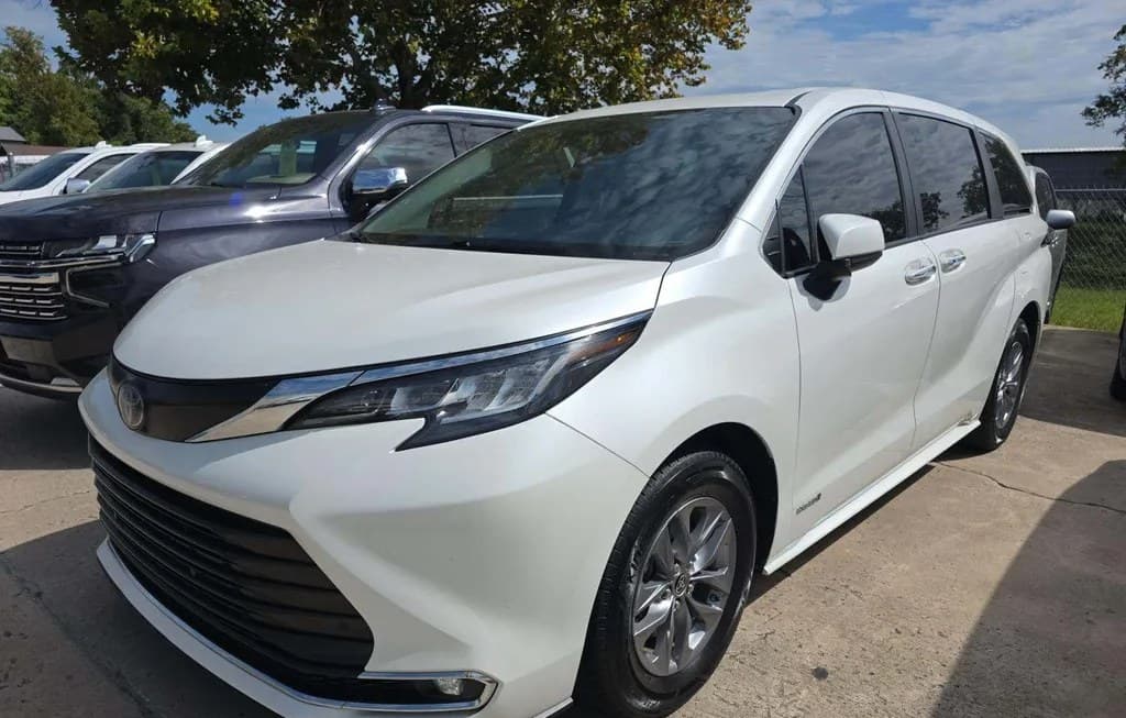 2021 TOYOTA SIENNA XLE 7-PASSENGER 120.5" WB